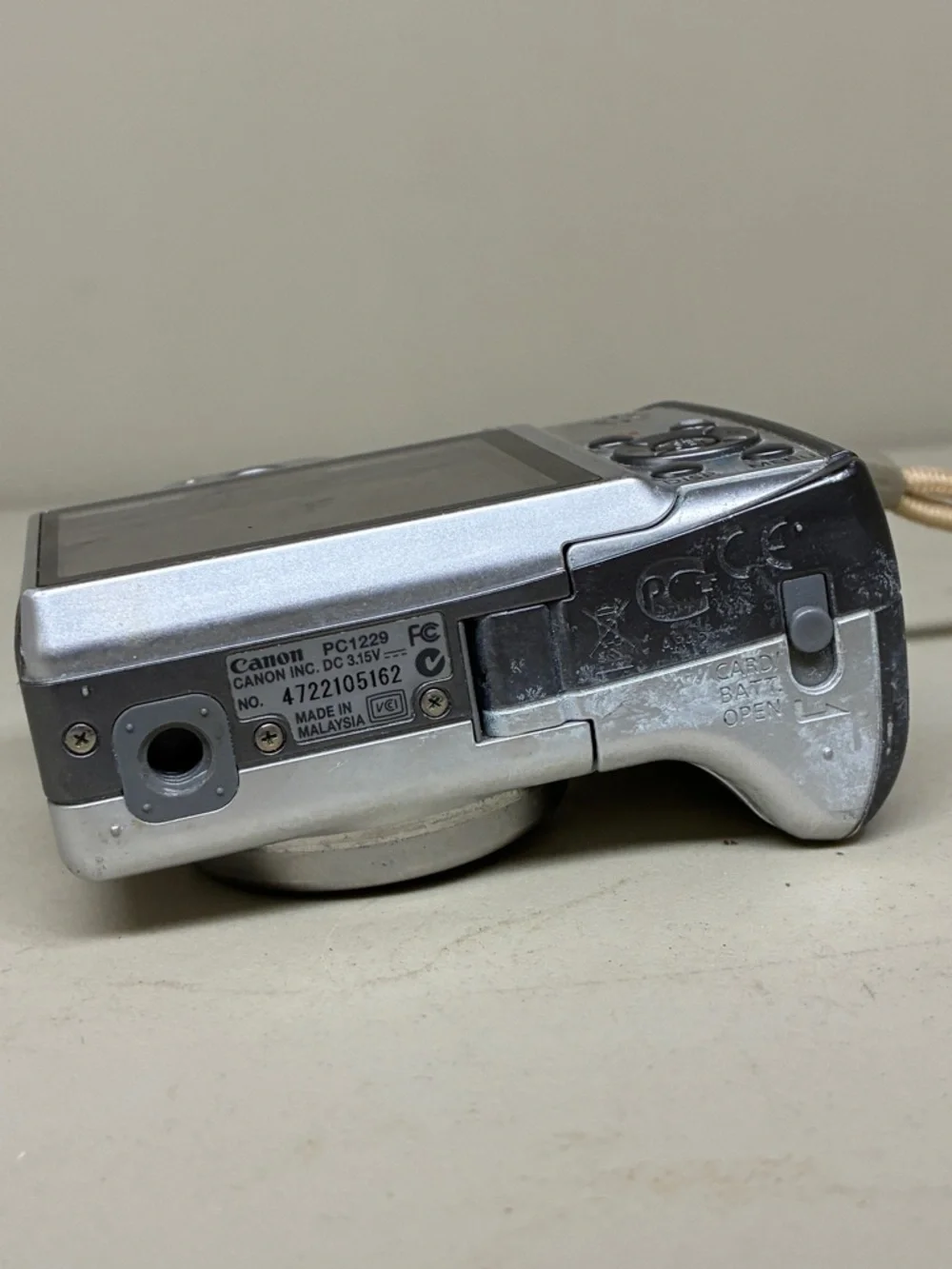 Canon PowerShot A560 7.1MP Digital Camera Silver FOR PARTS ONLY